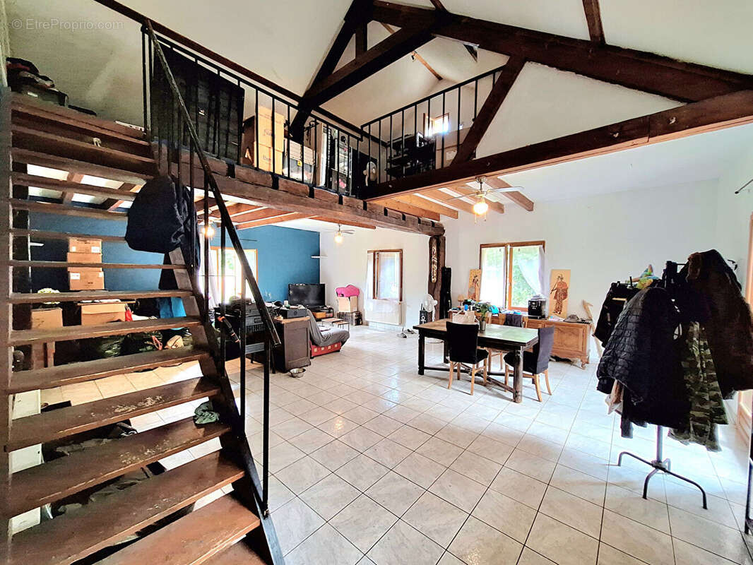 Maison à MONTLUCON