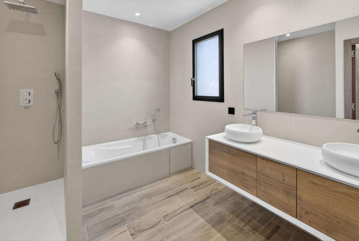 MOUGINS INTERNATIONAL : Villa Neuve avec Ascenseur en Domaine Privé - photo 12