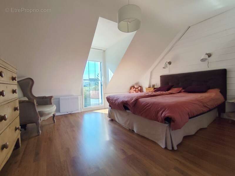 Maison à SAINT-JACUT-LES-PINS