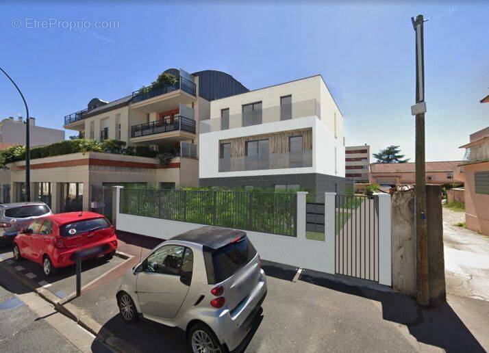 Terrain à SAINT-MAUR-DES-FOSSES