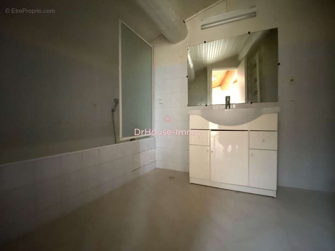 Maison à SAINT-LAURENT-D'AIGOUZE