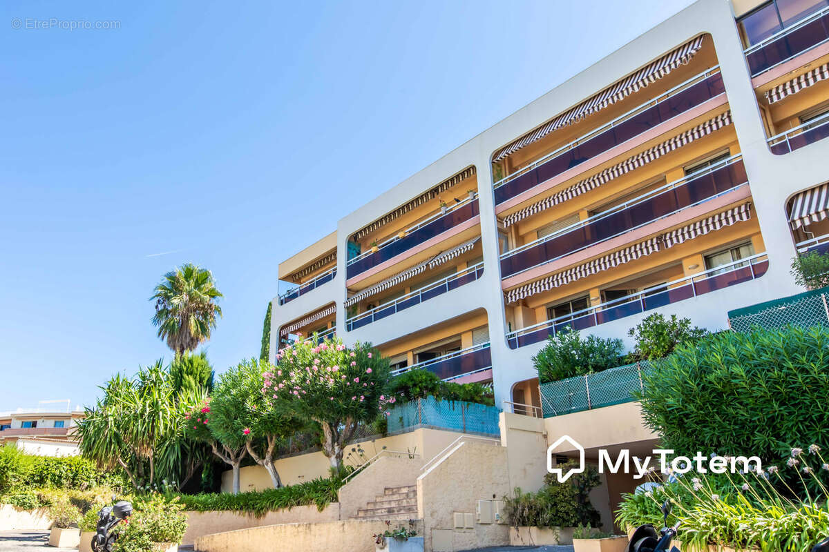 Appartement à SAINT-LAURENT-DU-VAR