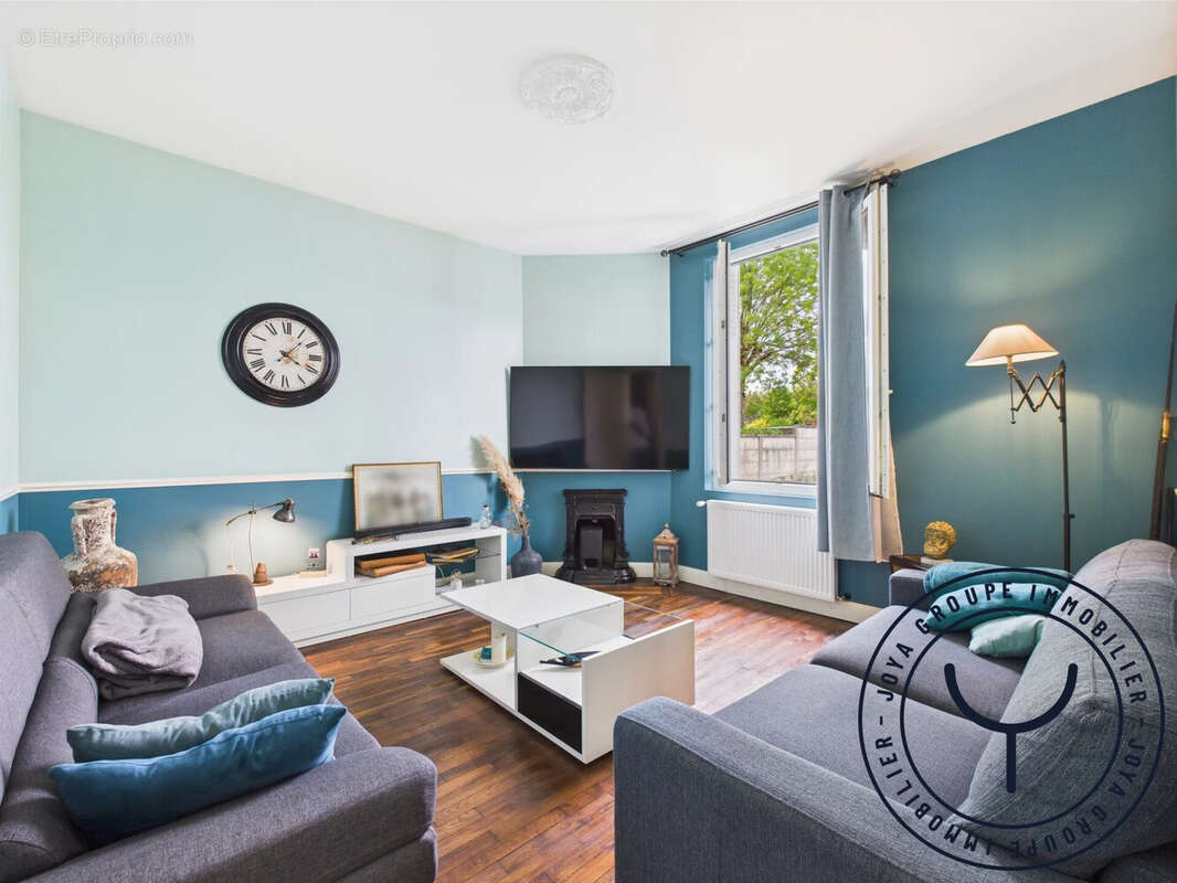 Maison à PONT-SAINTE-MARIE