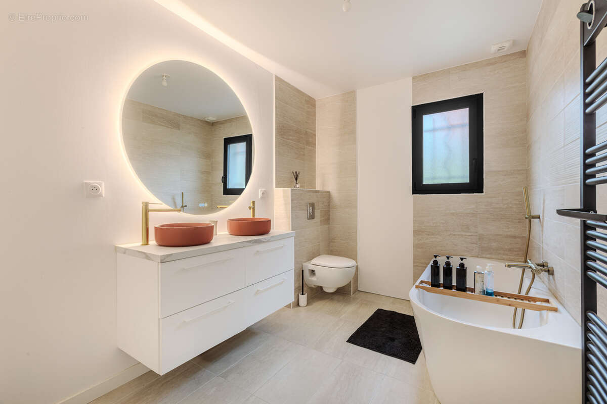 Maison à SAINT-CLAR-DE-RIVIERE