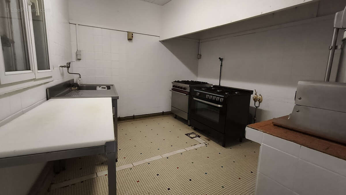 Commerce à SAINT-CHRISTOLY-DE-BLAYE