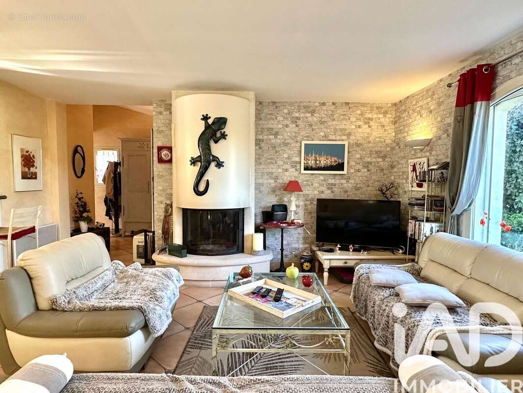 Photo 6 - Maison à ROQUEBRUNE-SUR-ARGENS