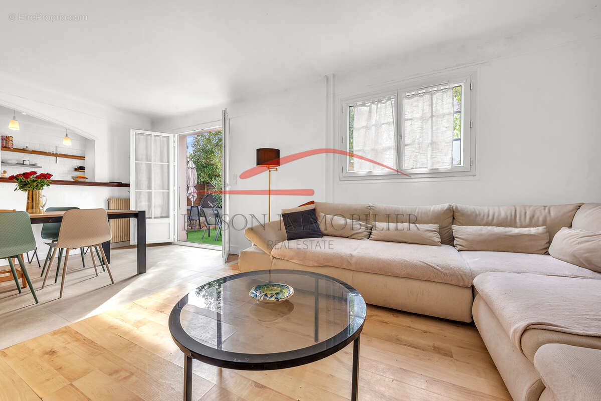 Appartement à LA COLLE-SUR-LOUP