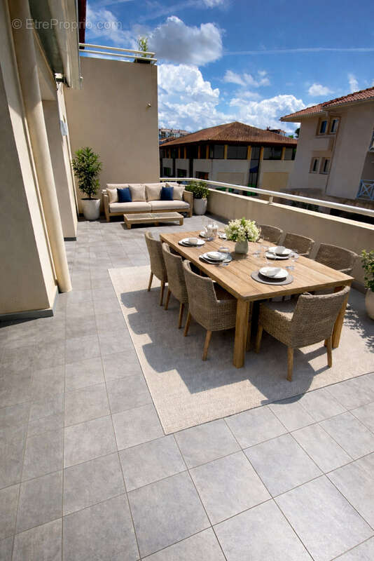 Terrasse méditerranéenne avec mobilier élégant - Appartement à BIARRITZ