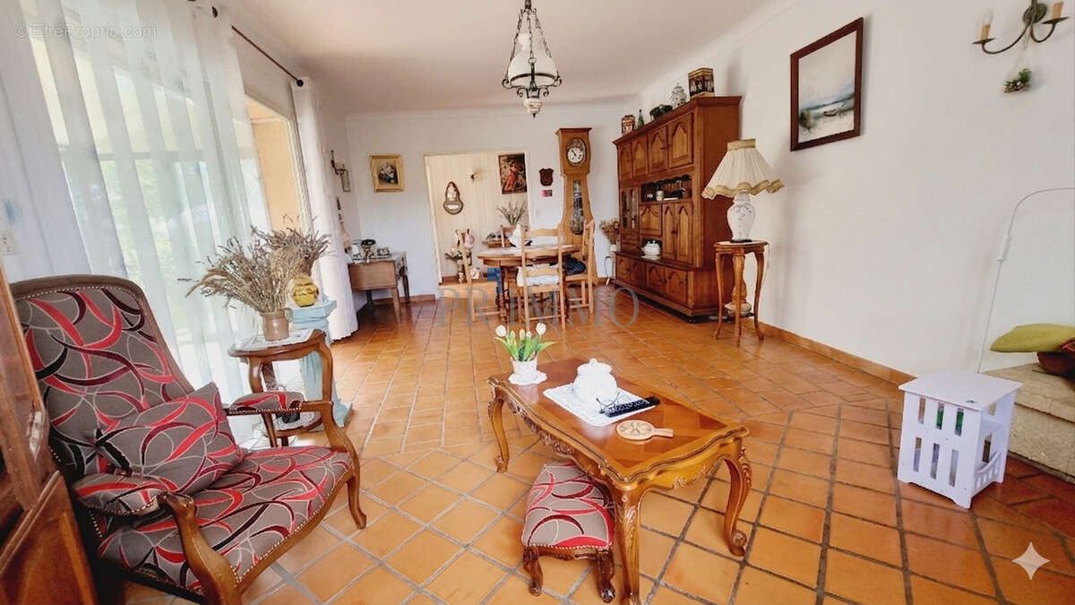 Maison à LE MUY