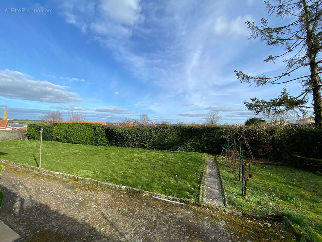 Maison à SAINT-LAURENT-SUR-SEVRE