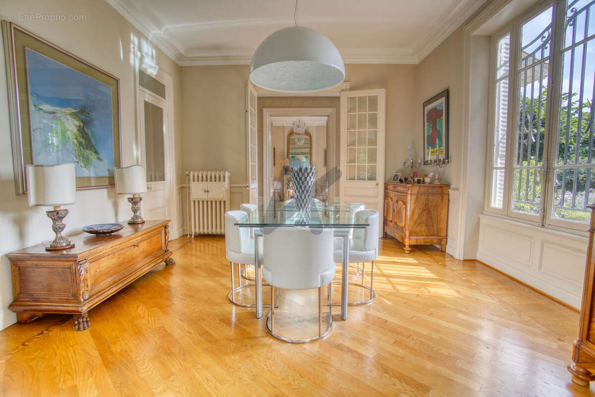 Maison à TASSIN-LA-DEMI-LUNE
