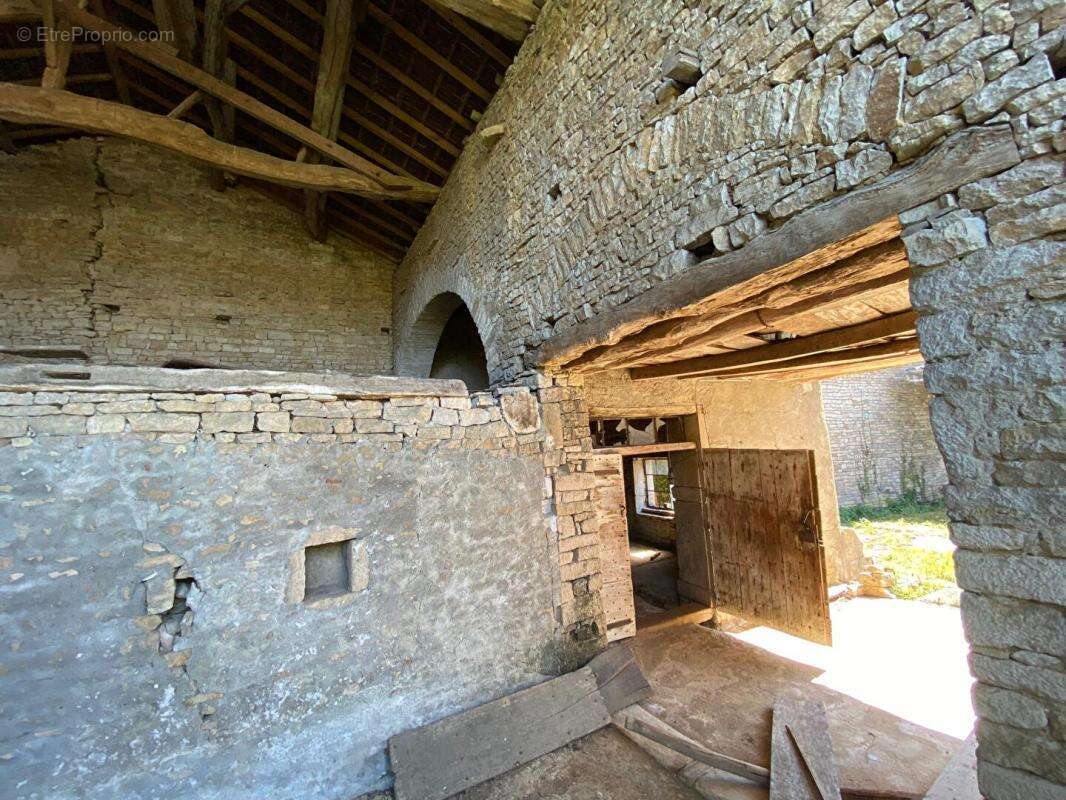 Grande et hangar à vendre - photo 4