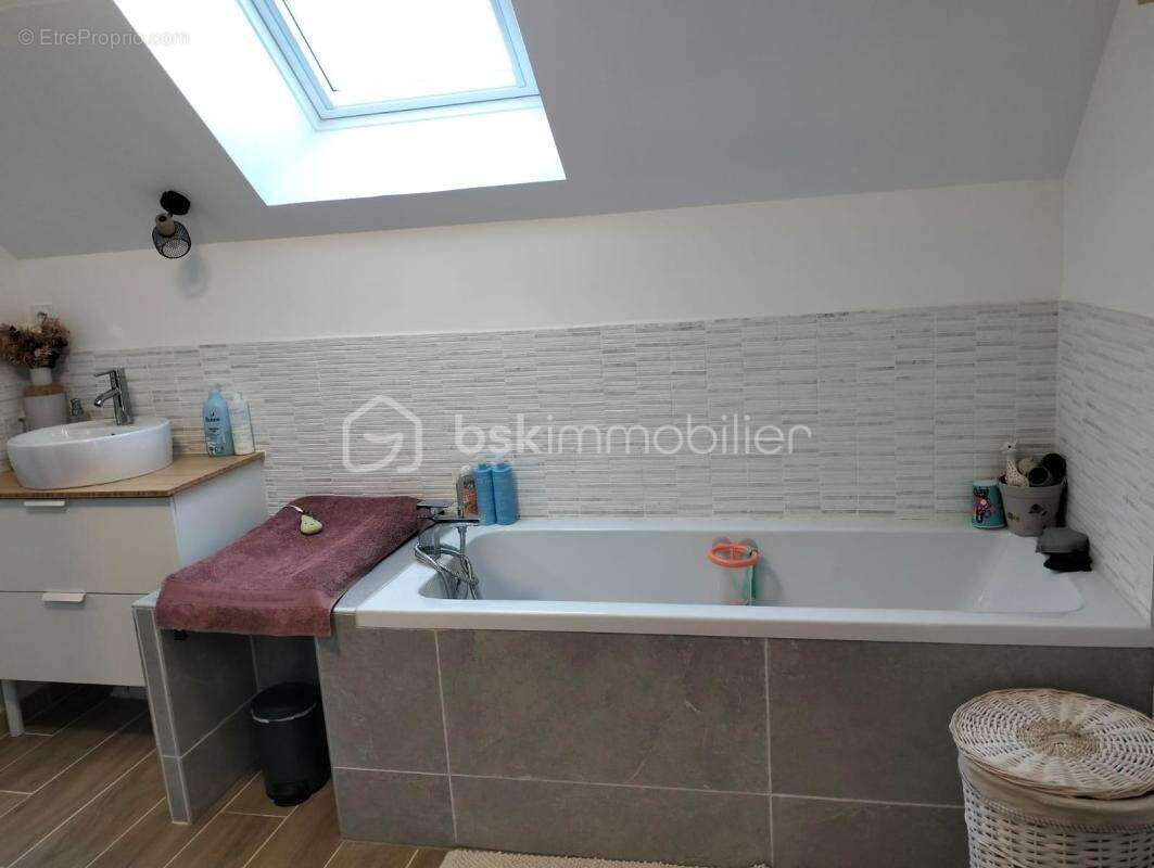 Maison à MONTREUIL-EN-TOURAINE