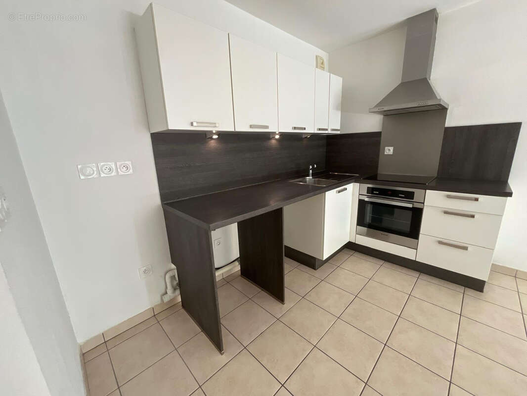 Appartement t3 , terrasse et jardin prive + garage box à la seyne sur mer porte marine - photo 5