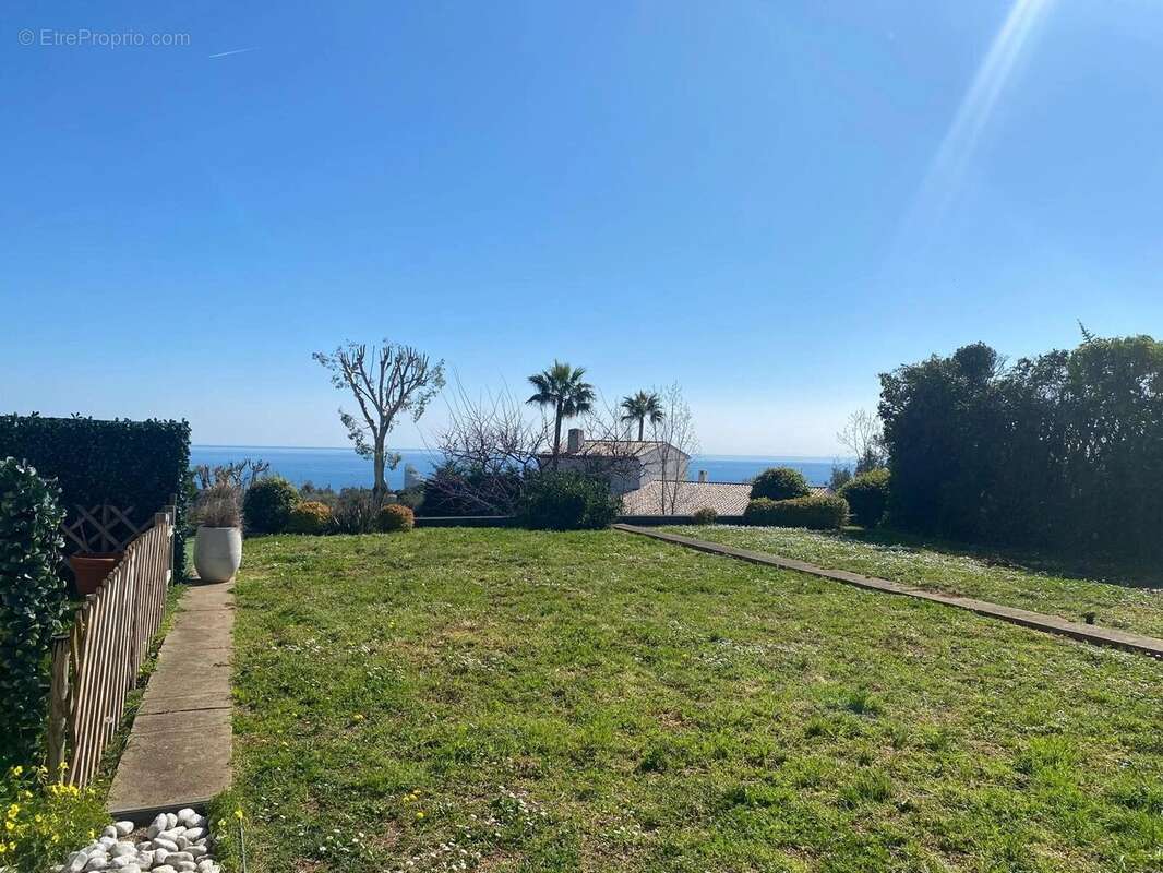 Appartement à VILLENEUVE-LOUBET