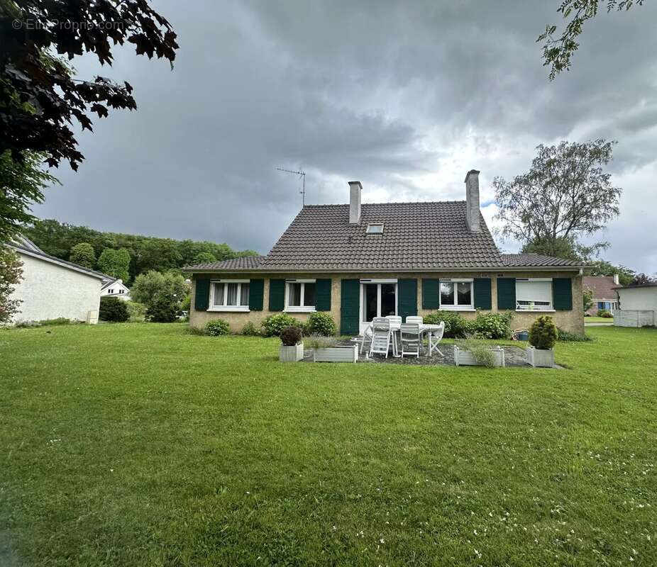 Maison à LE MESNIL-SAINT-DENIS