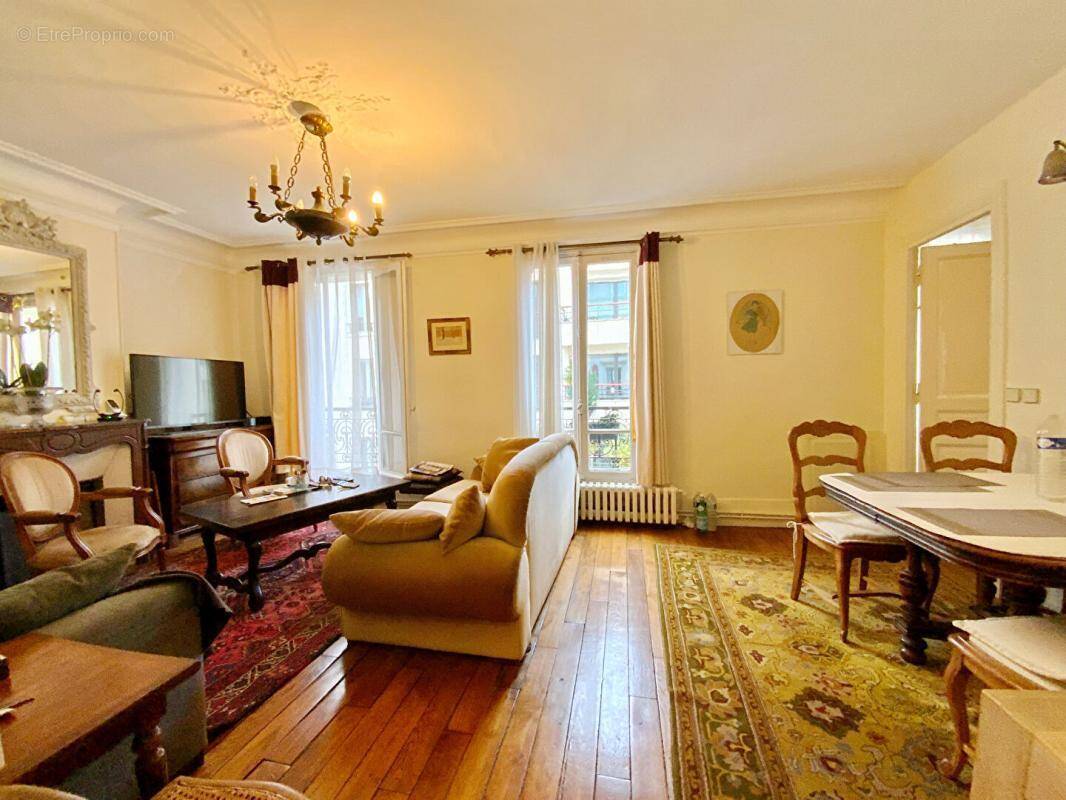 Appartement à LEVALLOIS-PERRET