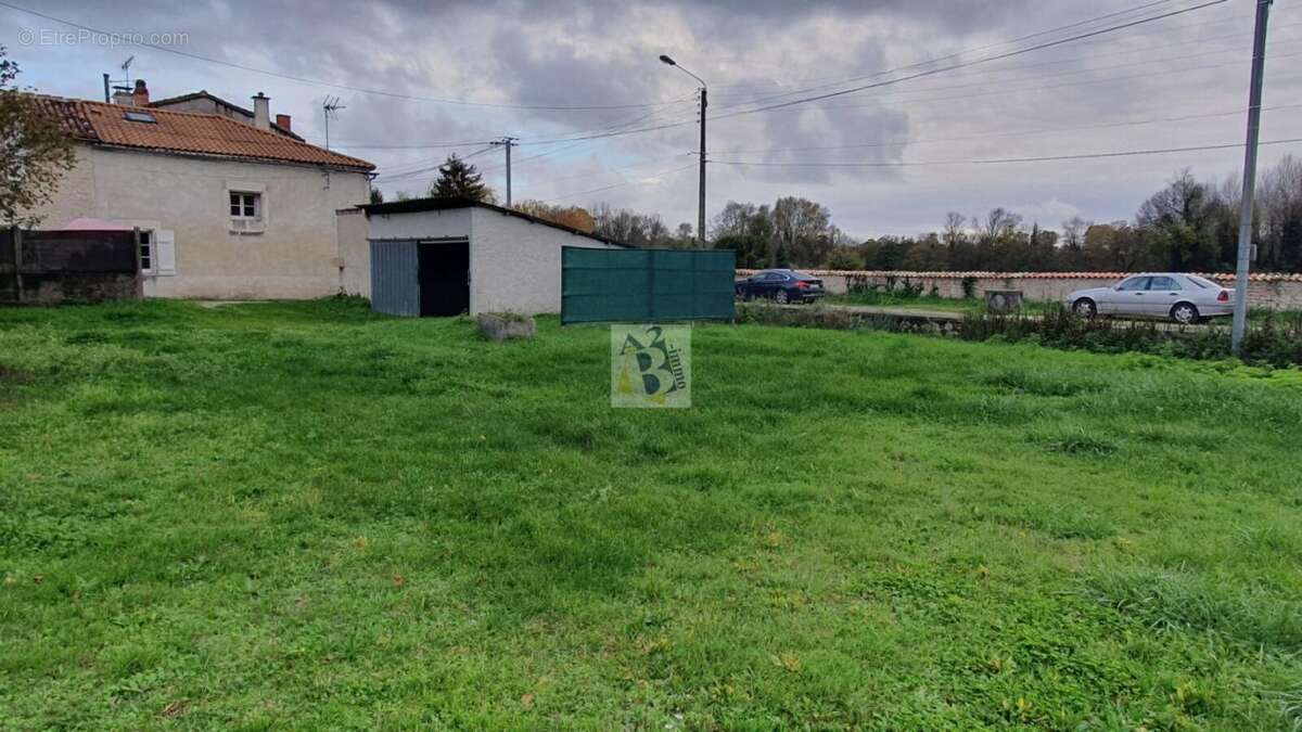 Maison à FLEAC
