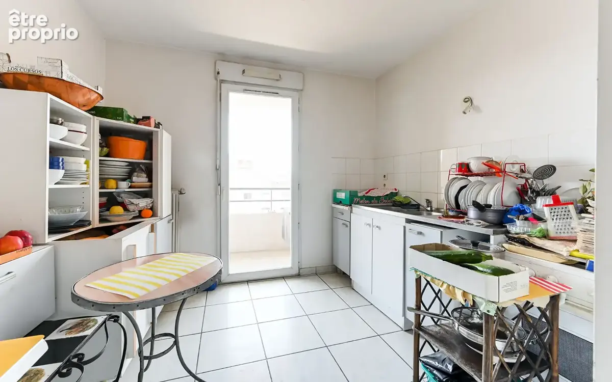 Appartement T3 à LYON 8ème - photo 2