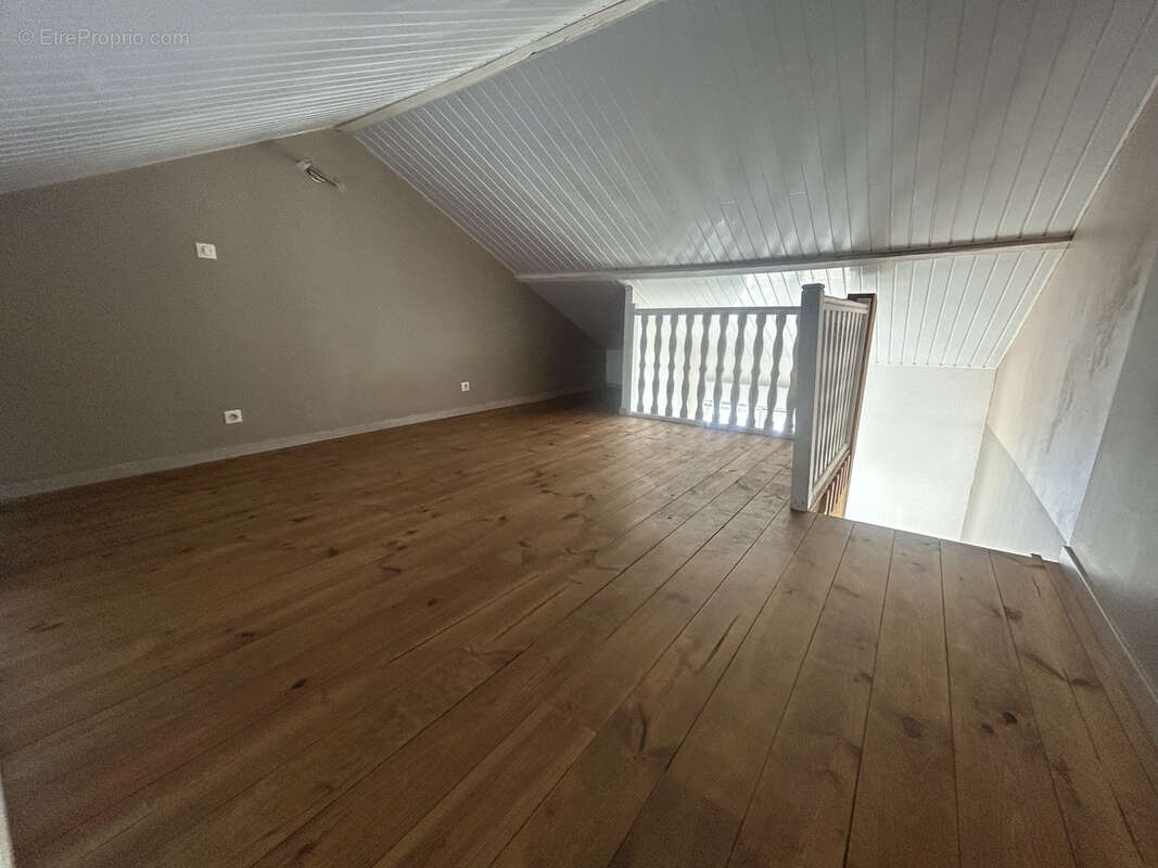 Appartement à MONTAIGNAC-SAINT-HIPPOLYTE