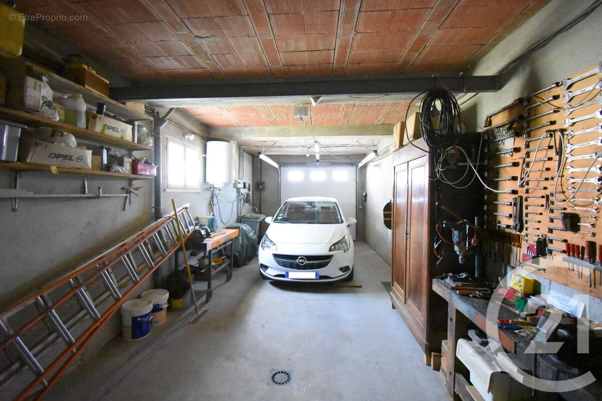 Maison à CREUZIER-LE-VIEUX