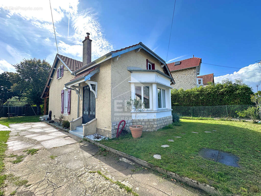 Maison à SAINT-PIERRE-LES-NEMOURS