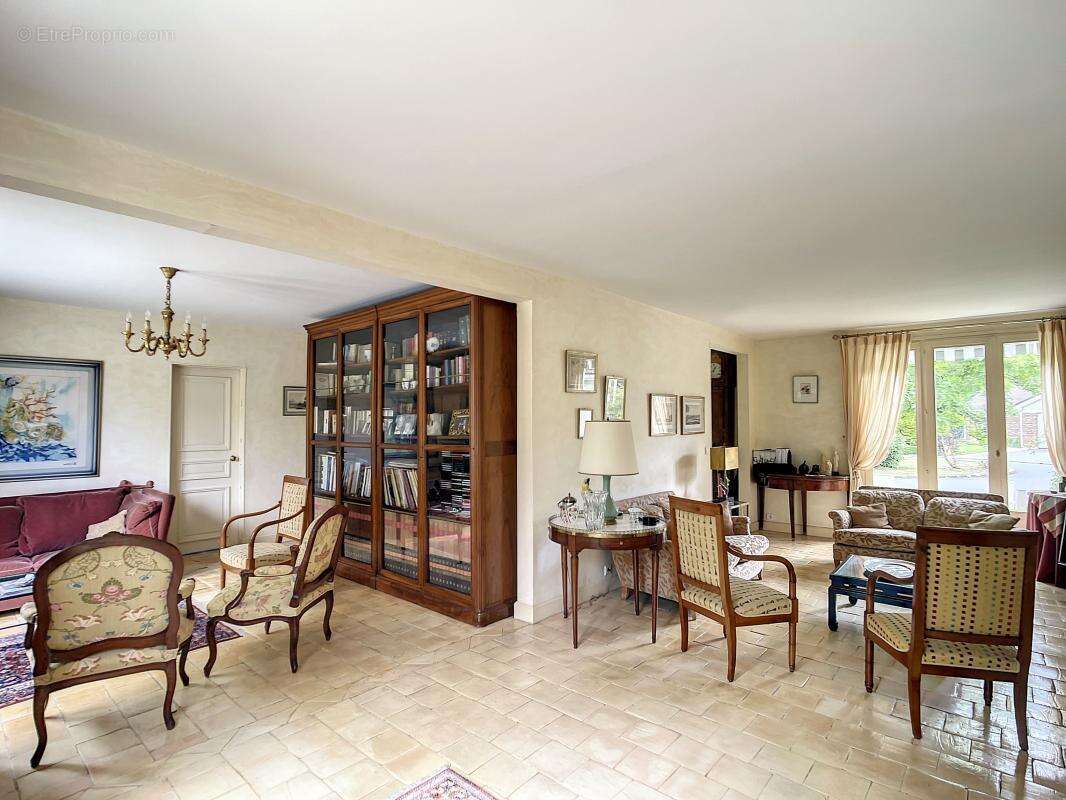 Maison à VOISINS-LE-BRETONNEUX
