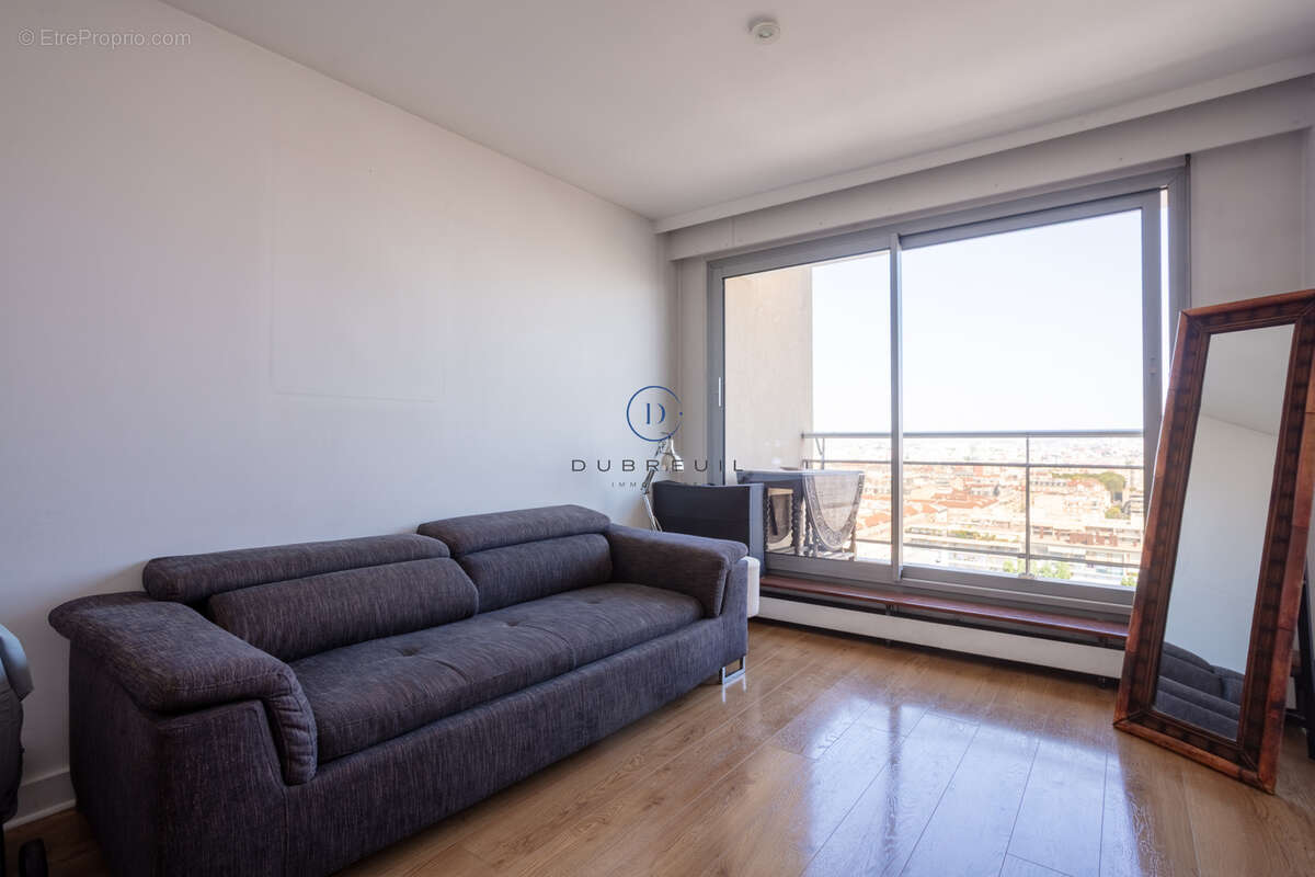 Appartement à COURBEVOIE