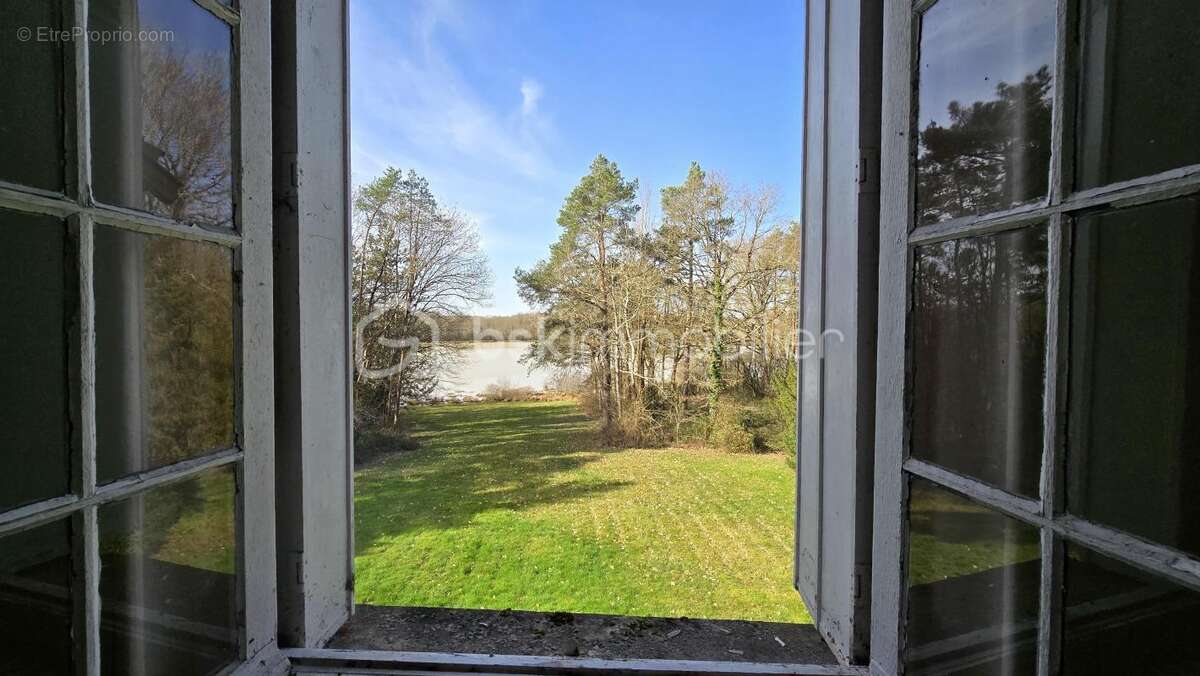 Ensemble immobilier, maison de 178 m², maisonnette, granges, petits toits, terres et étang - photo 3