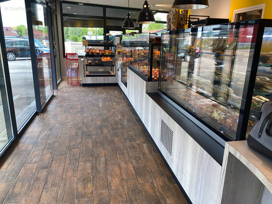 Commerce à ROCHEFORT-SUR-NENON