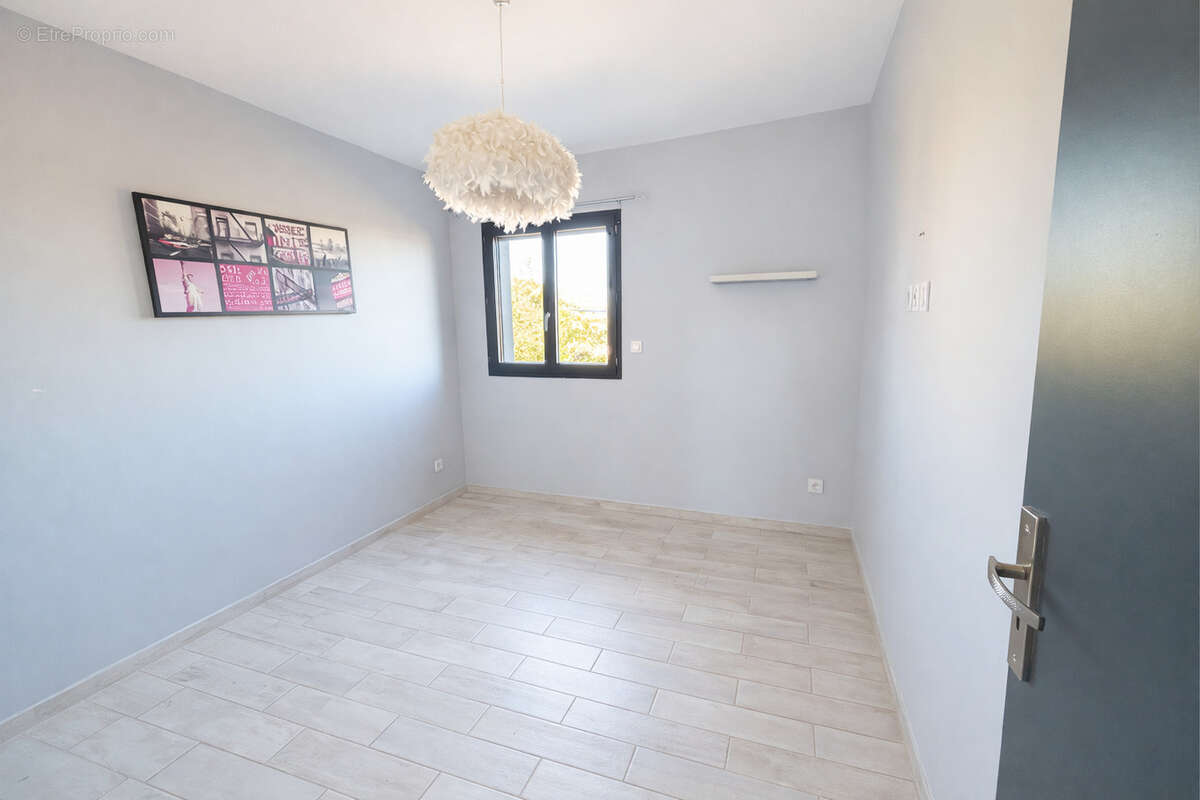 Maison à MONTELIMAR