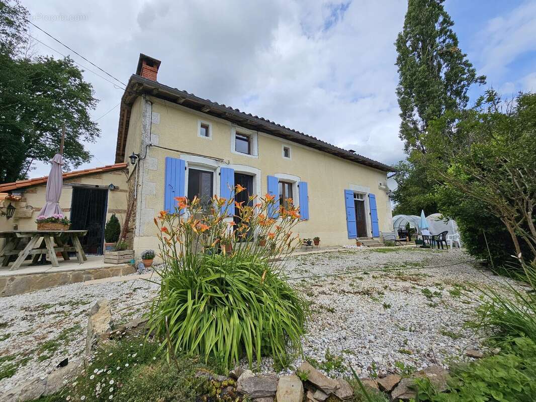 Maison à MONTEMBOEUF