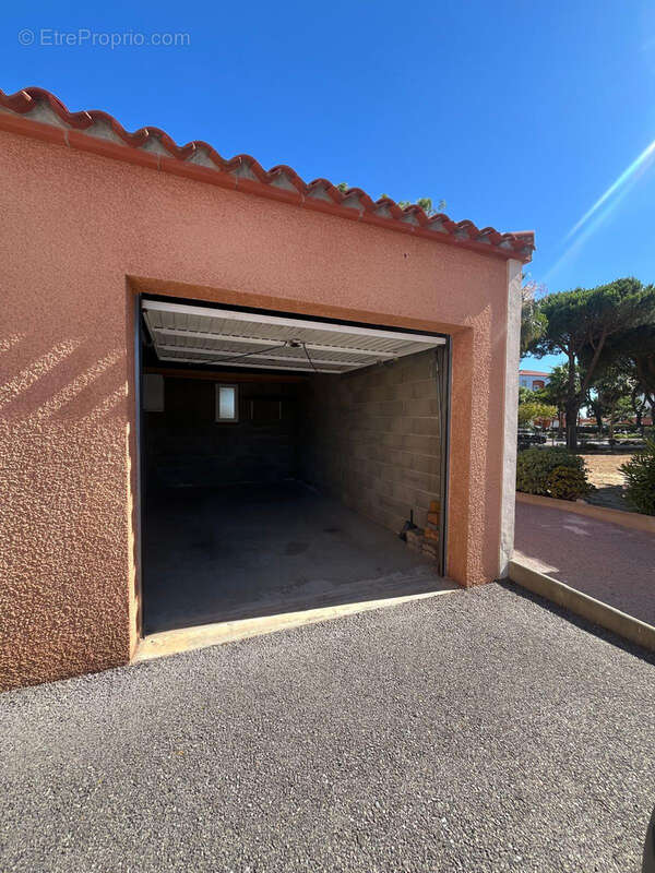 Le Barcarès Village résidence Athéna Garage sécurisé de 16.14m2 - photo 2