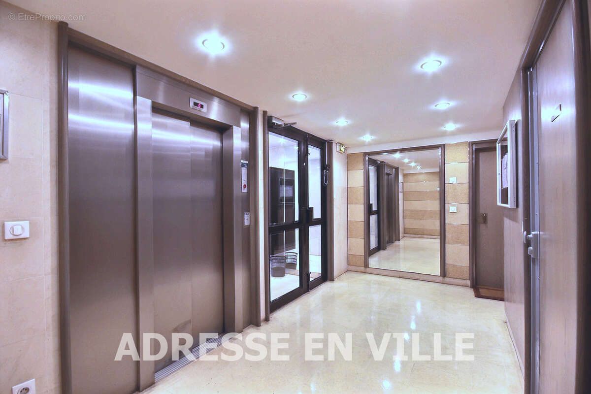 Studio avec balcon sur jardin entièrement meublé. - photo 8