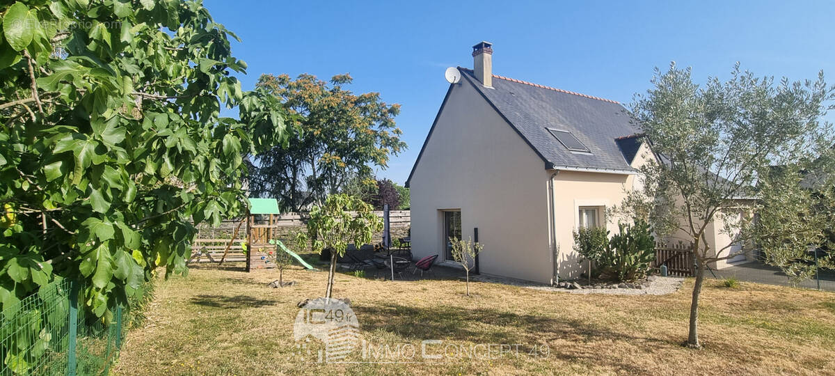 Maison à SAINT-SATURNIN-SUR-LOIRE