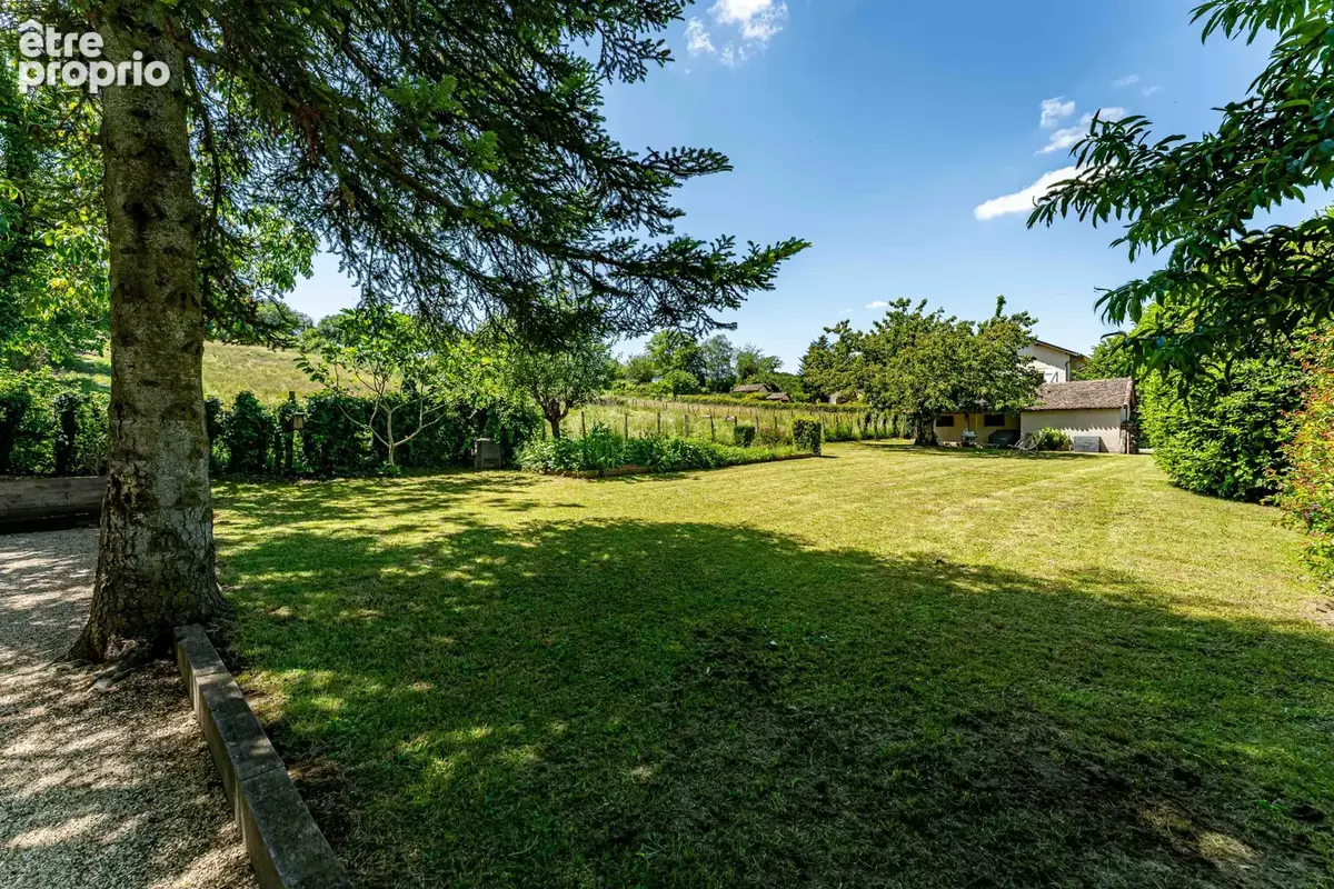 Ancienne ferme rénovée de 186 m2 (152 m2 Carrez) - Chozeau - photo 3