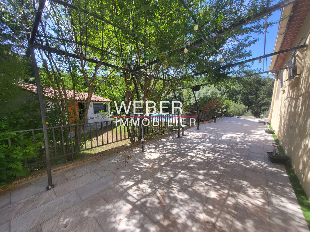 EVENOS LE BROUSSAN 5000 m2 Villa 5 chambres Piscine - photo 4