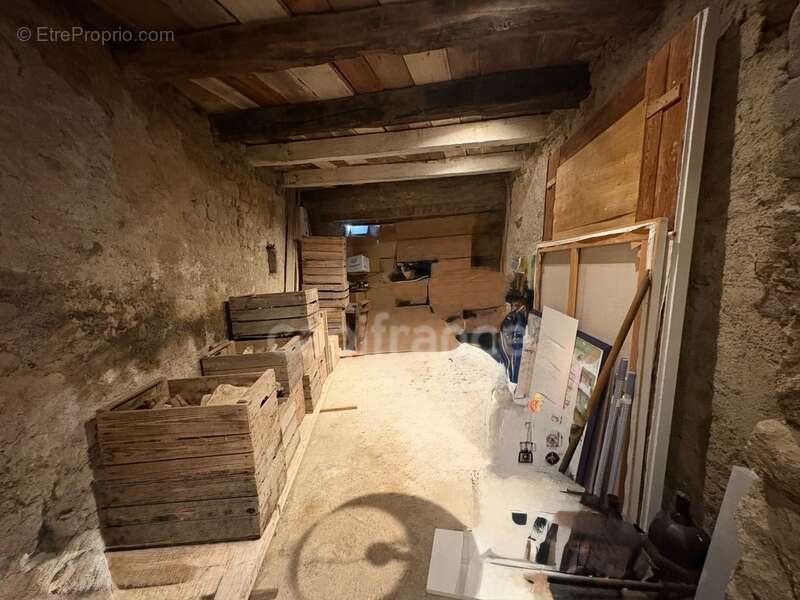 proche d' AMBERT (63) CORPS DE FERME en pierre renové  avec sa grange indépendante  TERRAIN de 1209 M2 - photo 11