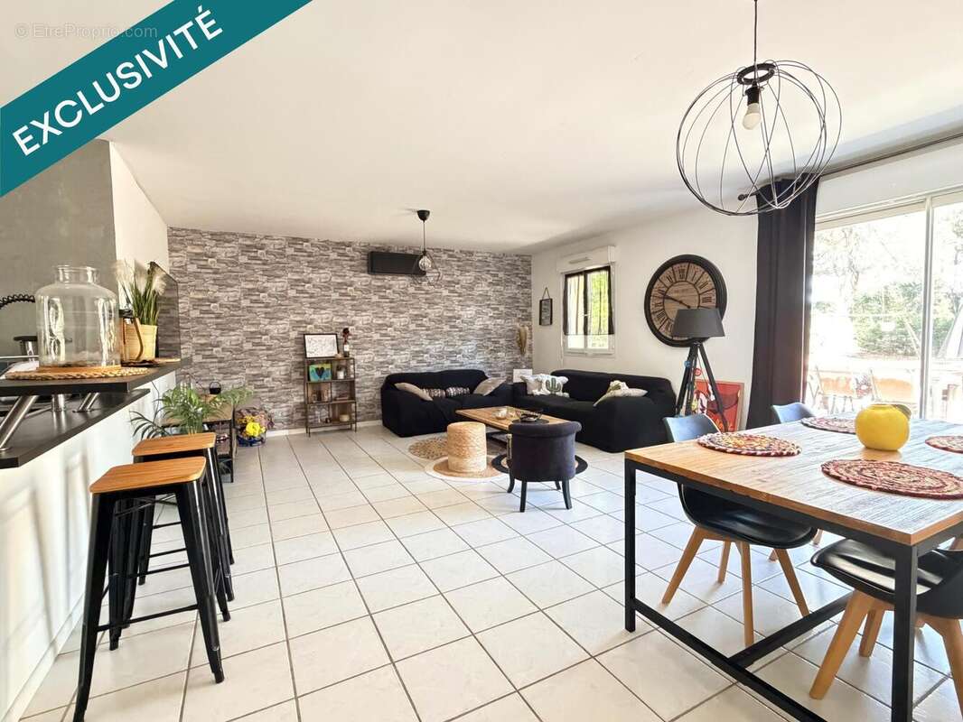 Maison 115 m² à Bussac-Foret  - photo 2