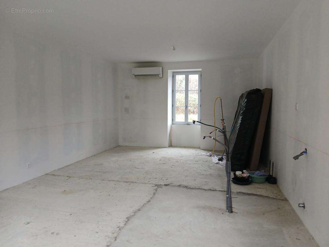Maison en pierre à rénover avec grange   beau potentiel ! - photo 4