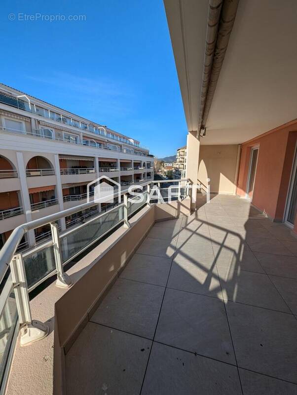 Photo 1 - Appartement à SAINT-RAPHAEL