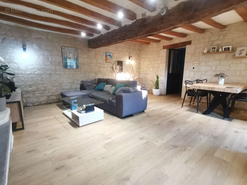 Maison à SAVIGNY-EN-VERON