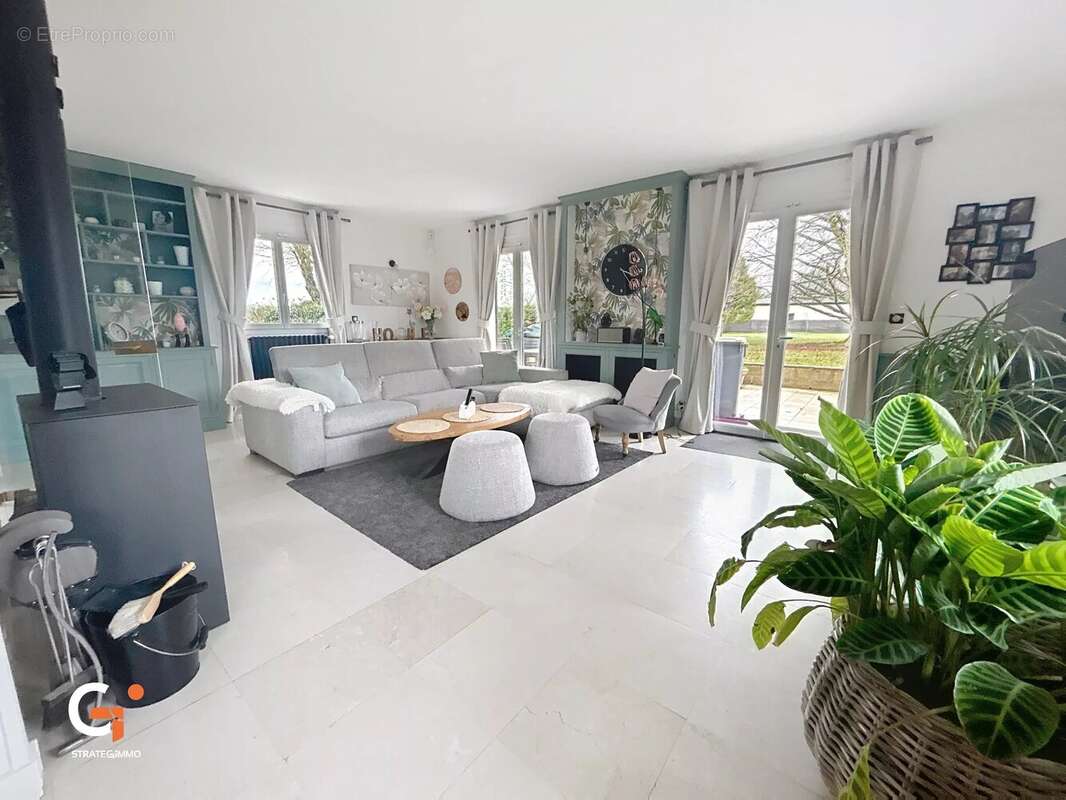 Maison à SAINT-PIERRE-DES-FLEURS