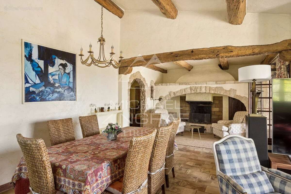 Maison à TOURRETTES-SUR-LOUP