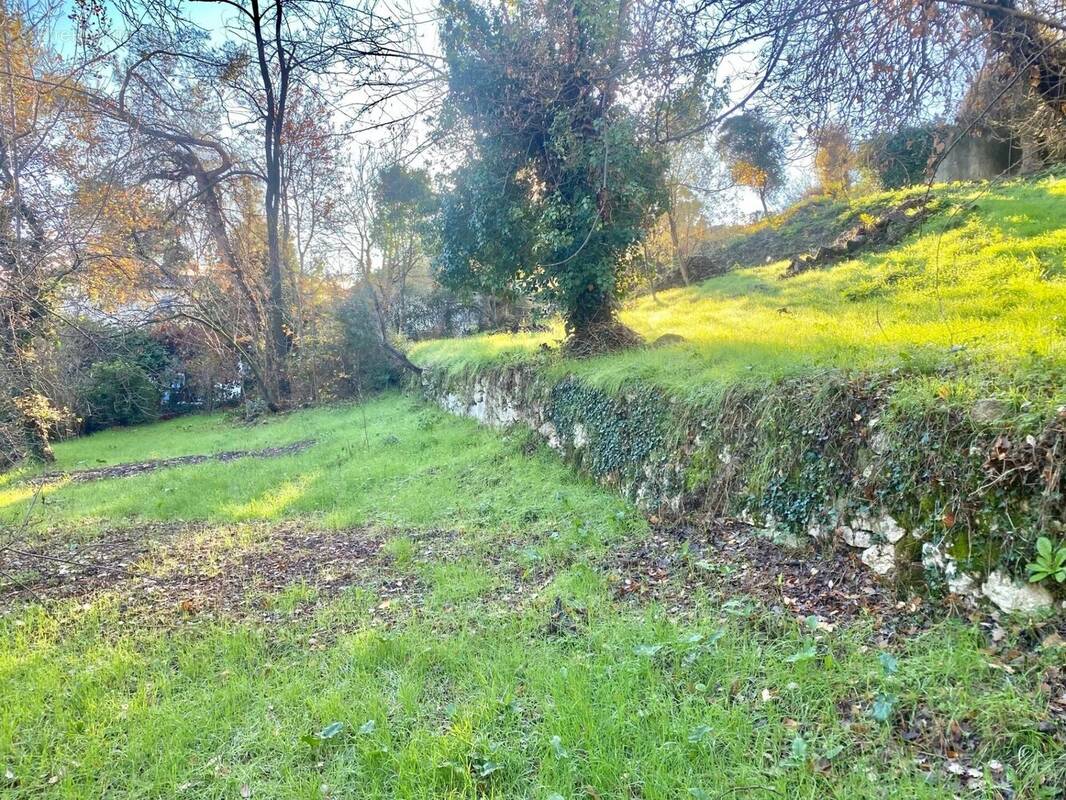 Terrain à SAINT-JEANNET