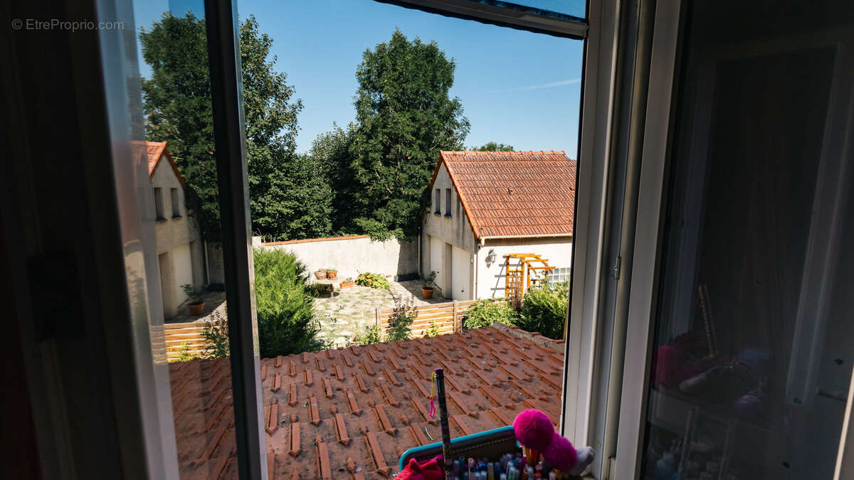 Maison à THIVERVAL-GRIGNON