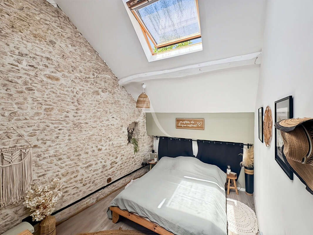 Maison en pierre renovée avec cave et jardin clos - photo 9
