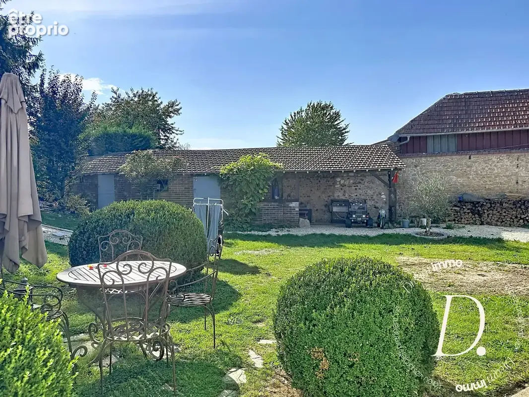Jardin avec dépendances