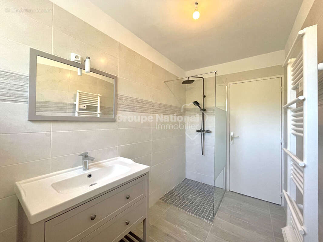 Propriété de 175 m² avec 2 Appartements et 26 000 m² de Terrain - photo 5