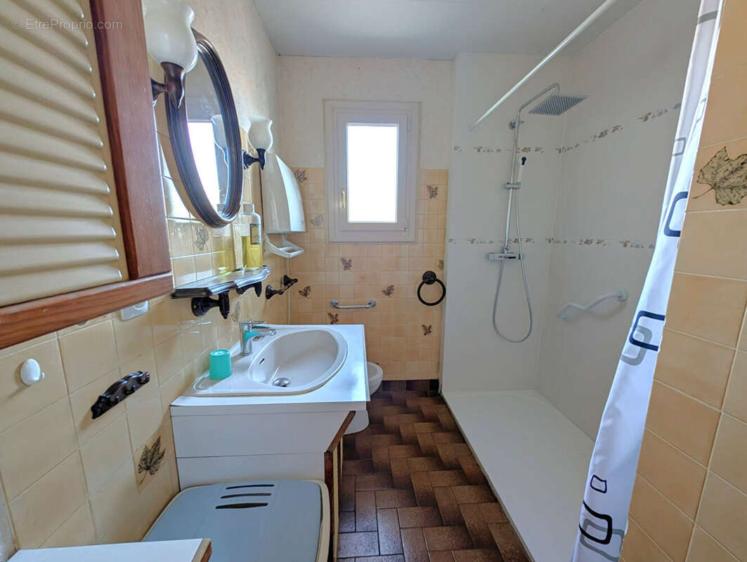 Maison à AILLANT-SUR-THOLON